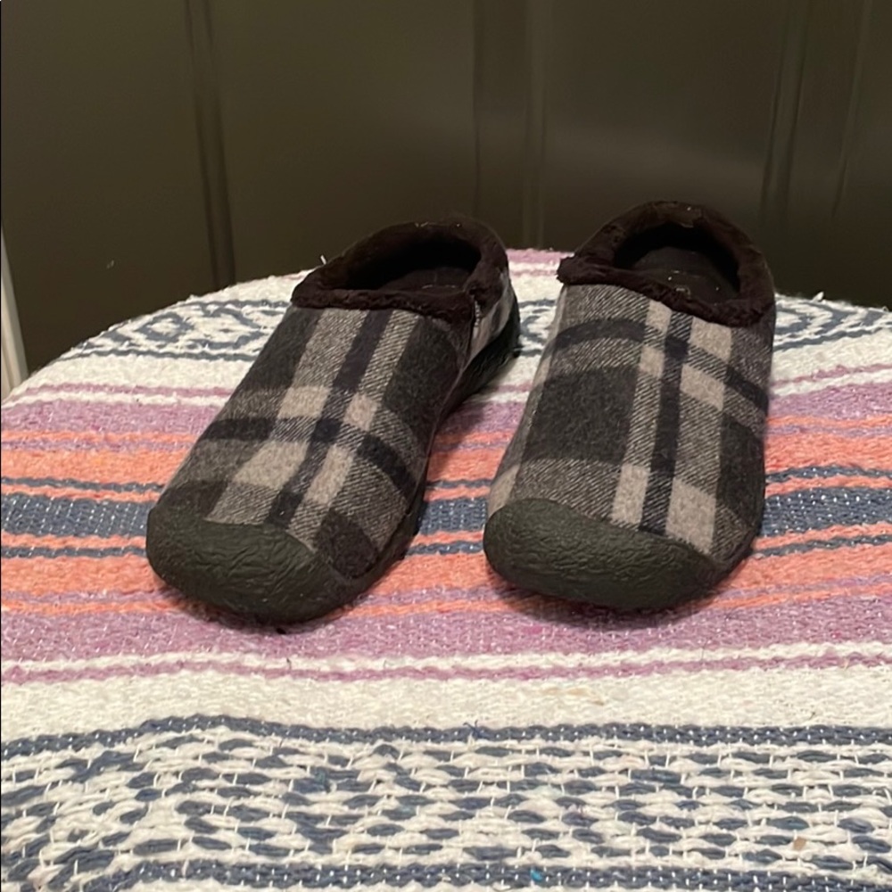 Keen slippers
